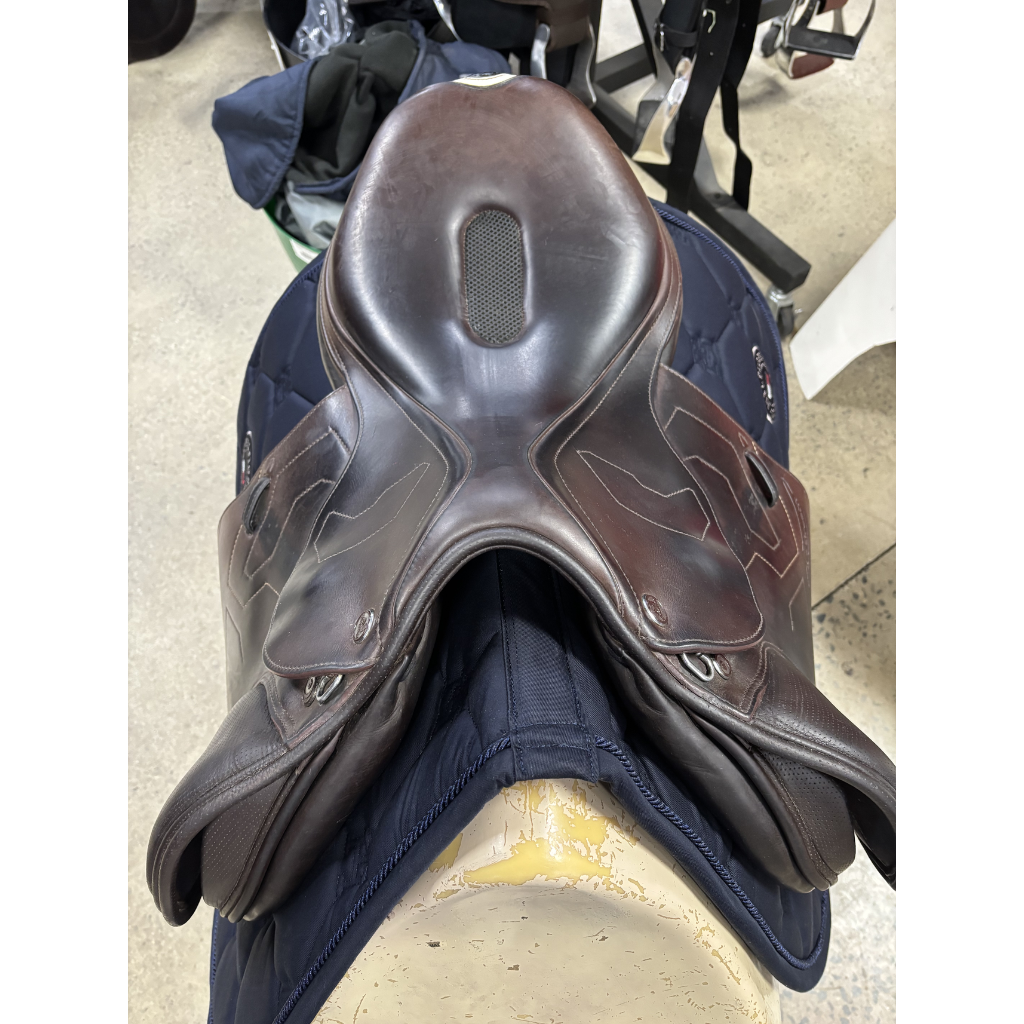 Prestige X Breath Jump Saddle 17" (used)