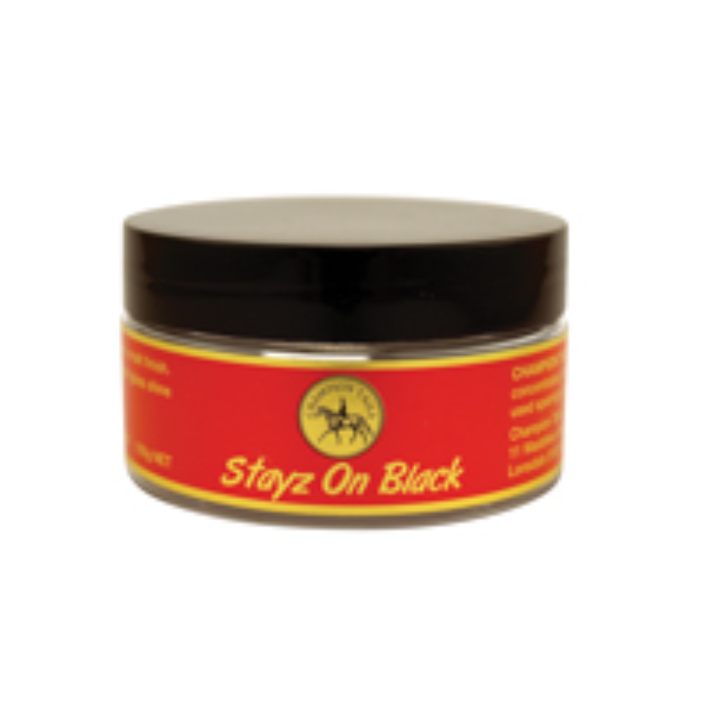 Champion Tails Highlight Make-up Stazx on Black